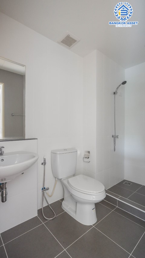 ทาวน์เฮ้าส์มือสองย่านนนทบุรี ม.บ้านกลางเมือง ปิ่นเกล้า-จรัญฯ เนื้อที่กว้าง 21.50 ตร.ว. ฟังก์ชัน 3 ห้องนอน 3 ห้องน้ำ ที่จอดรถ 2 คัน บ้านสภาพเหมือนใหม่ แต่งสวยพร้อมเข้าอยู่ ใกล้รถไฟฟ้าสายสีแดง "สถานีบางบำหรุ" และทางด่วน "ศรีรัช" จองเลย!